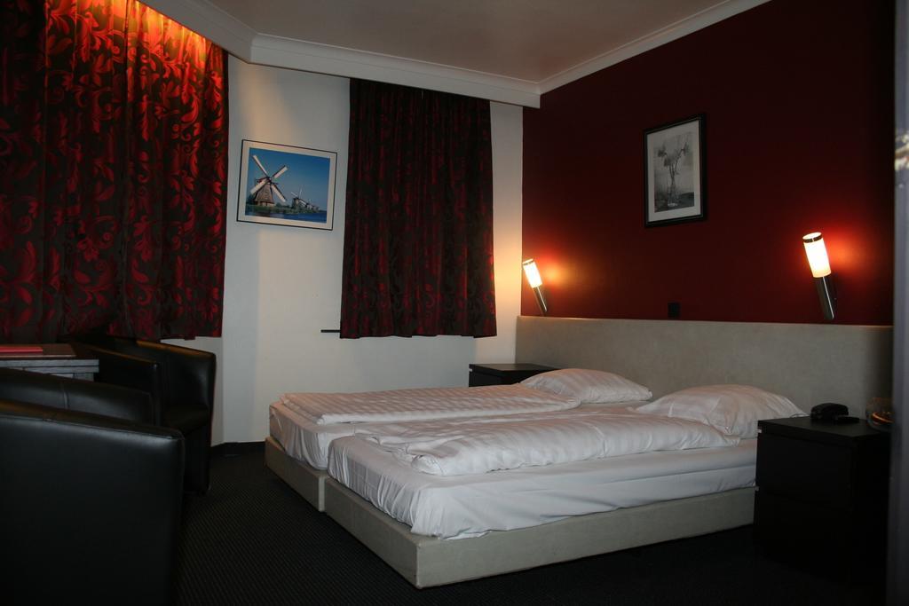 Hotel Admiraal Lanaken Eksteriør bilde